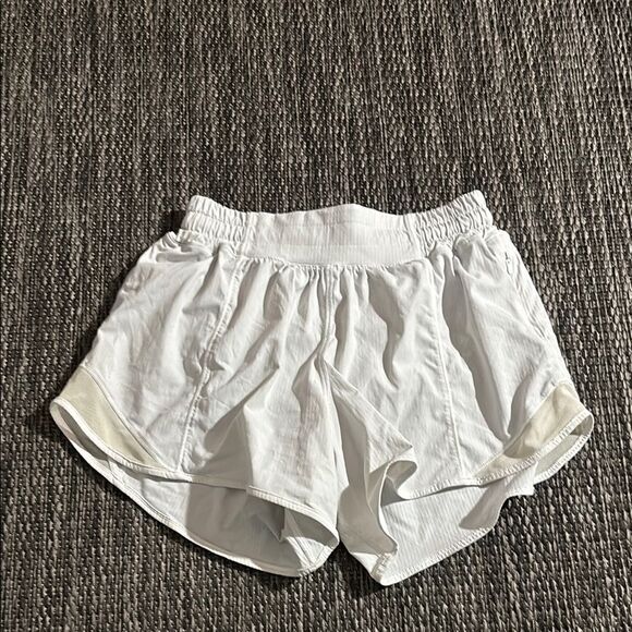 lululemon athletica Pants - Lululemon Hotty Hot Short II *Long 4"